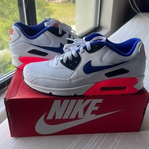 BRAND NEW!!! Nike Air Max 90 Essential Men’s Size 11